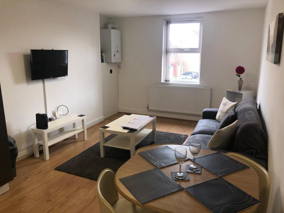 2 Bedroom Large First Floor Apartment With Free Parking Loughborough Eksteriør bilde